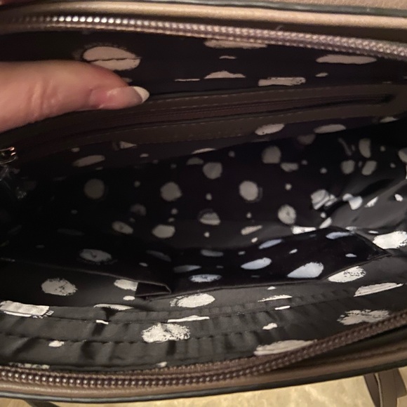 New with tags medium bag with back pack straps - Picture 4 of 8